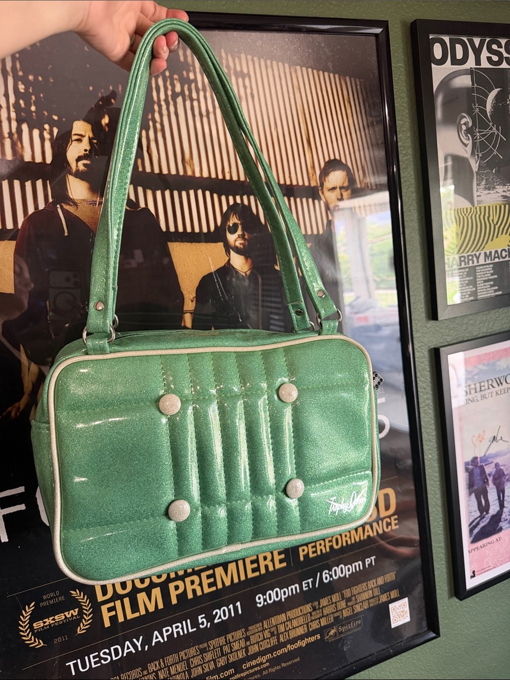 Trophy Queen Sparkling Green Shoulder Bag - Picture 2 of 4